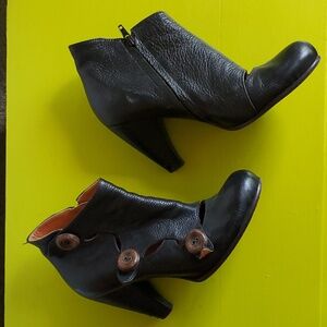 Coclico High heel blk leather booties sz 8